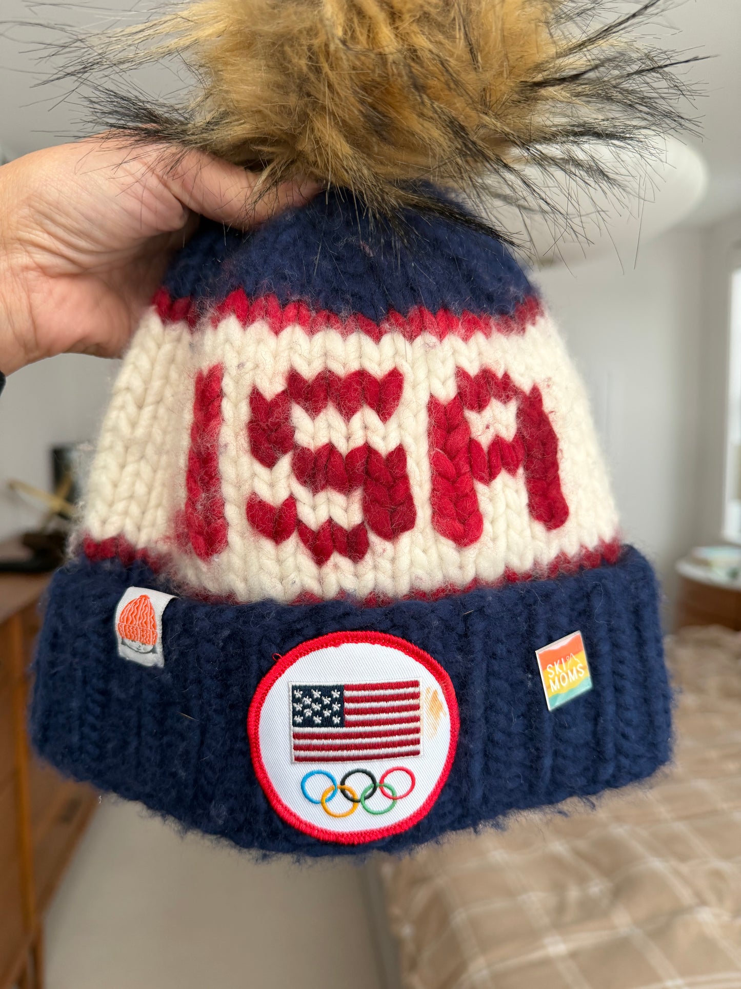 Ski Moms 1" Enamal Pin